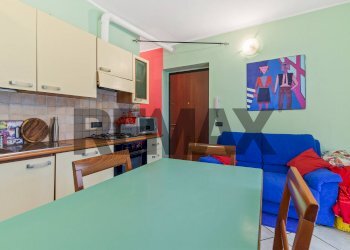 Sala da pranzo - Bilocale via Margorabbia
 
42, Montegrino Valtravaglia - foto 3