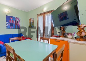 Sala da pranzo - Bilocale via Margorabbia
 
42, Montegrino Valtravaglia - foto 5