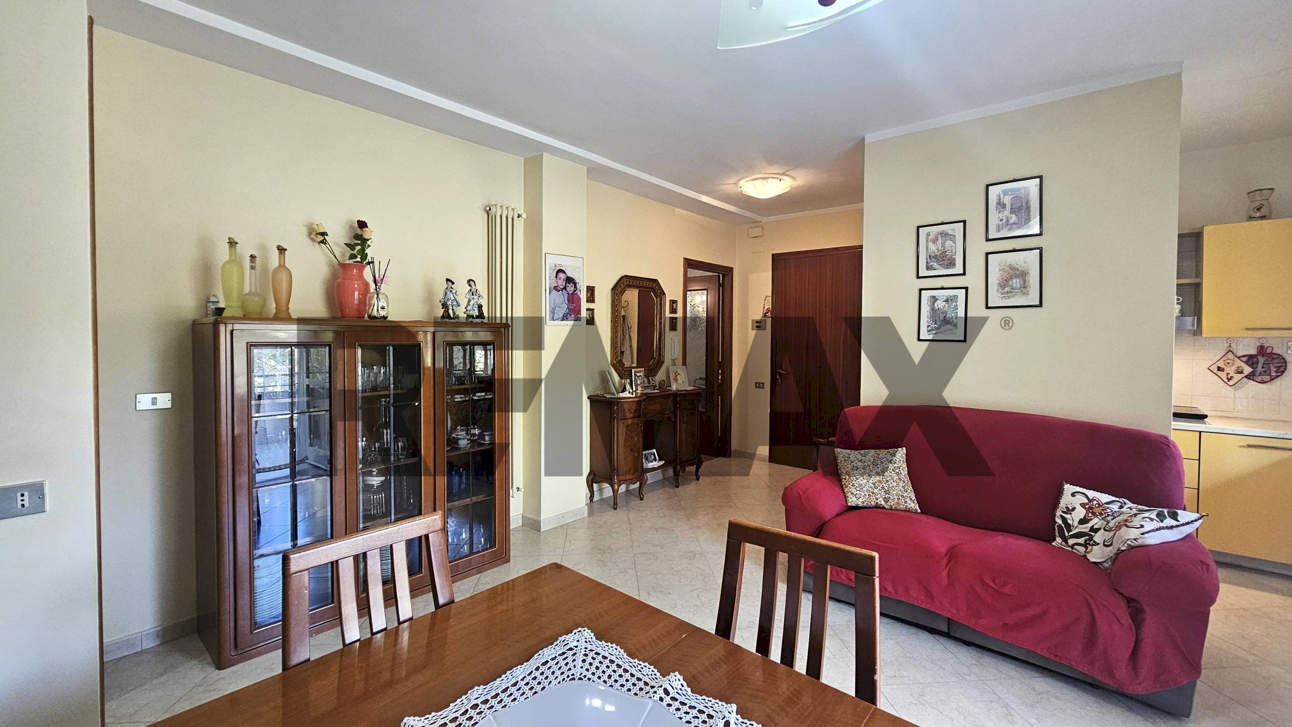 Sala da pranzo - Quadrilocale Via Benvenuto Cellini
 
68, Lucera - foto 1