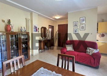 Sala da pranzo - Quadrilocale Via Benvenuto Cellini
 
68, Lucera - foto 2