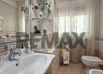 Bagno - Quadrilocale Via Benvenuto Cellini
 
68, Lucera - foto 30