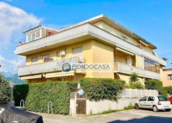 esterno - Three-room apartment Viale da verazzano, Carrara - photo 1