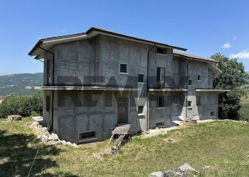 Casa all\'aperto - Appartamento Via Piazza Sant'Antonio
 
snc, Roccasicura - foto 4