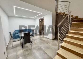 Scale - Villa Bifamiliare PIAZZA SPIRITO SANTO
 
27, Marano di Napoli - foto 3