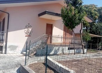 Facciata - Villa via Bosco Lucarelli, San Giorgio del Sannio - foto 1