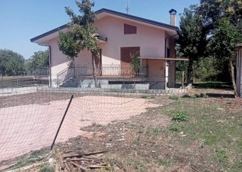 Giardino - Villa via Bosco Lucarelli, San Giorgio del Sannio - foto 2