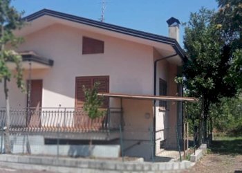 Facciata - Villa via Bosco Lucarelli, San Giorgio del Sannio - foto 5