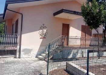 Facciata - Villa via Bosco Lucarelli, San Giorgio del Sannio - foto 40