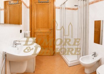 Bagno con doccia - Appartamento Via Privata Gabella 7, Maccagno con Pino e Veddasca - foto 9