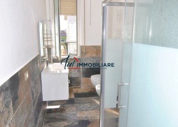 SERVIZIO (DOCCIA E FINESTRA) - Three-room apartment Via Giovanni Guarducci 14, Livorno - photo 11