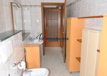 SERVIZIO 1 (VASCA E FINESTRA) - Apartment Via Jean Monnet 4, Livorno - photo 11