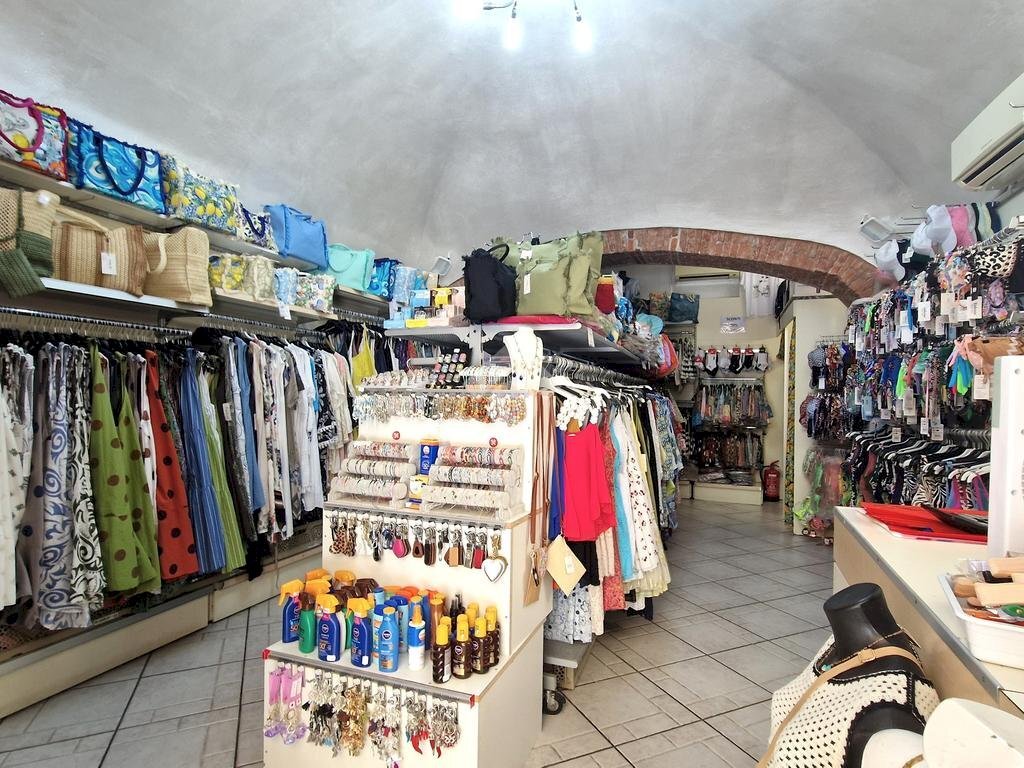Shop Piazza Rocca, Loano - photo 2