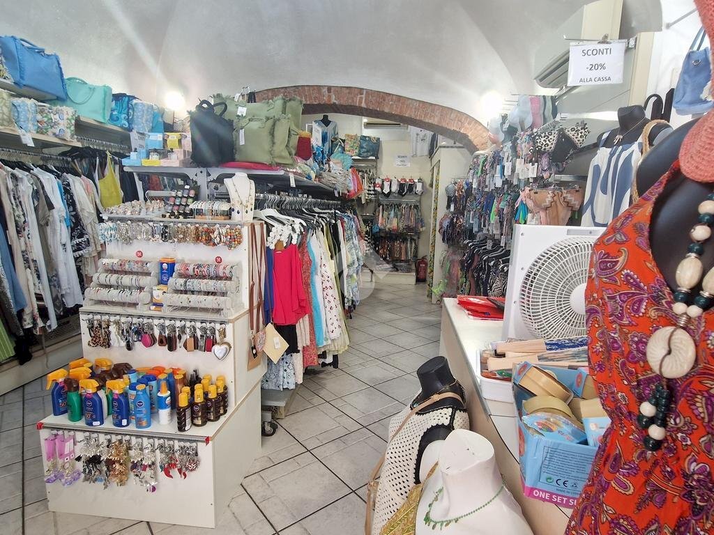 Shop Piazza Rocca, Loano - photo 3