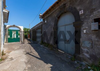 Casa all\'aperto - Locale Commerciale Via Vittorio Emanuele terzo
2, Trecastagni - foto 4