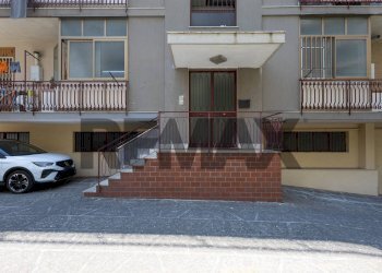 Edificio all\'aperto - Four-room apartment VIa Wagner
 
66, Acireale - photo 1