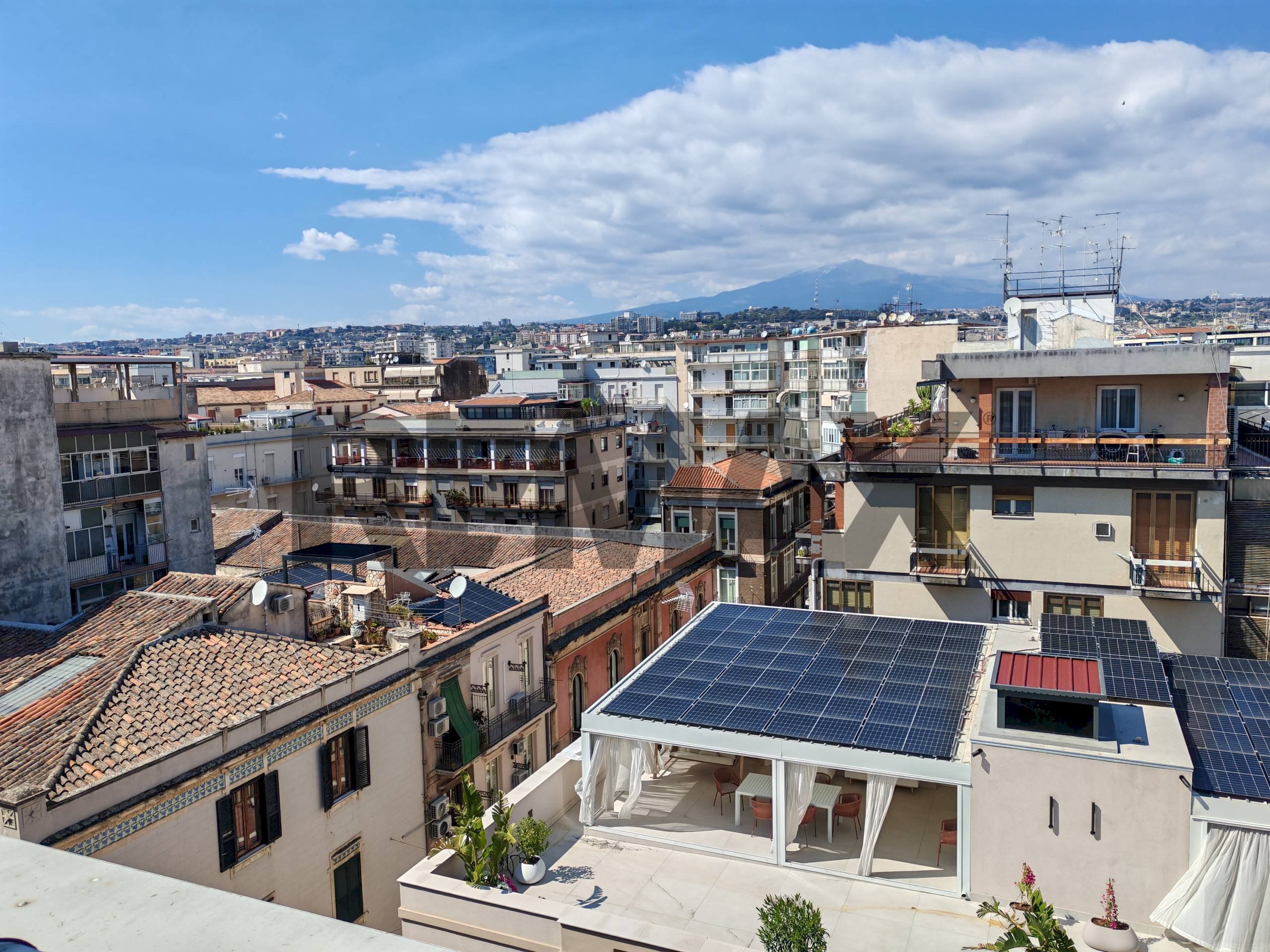Edificio all\'aperto - Appartamento Via Roccaromana
 
7, Catania - foto 1