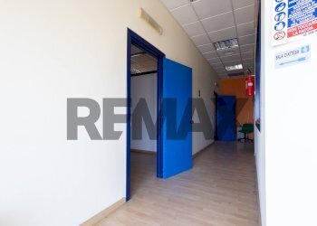 Hall / corridoio - Locale Commerciale Viale Alcide de Gasperi
 
73, Acireale - foto 14