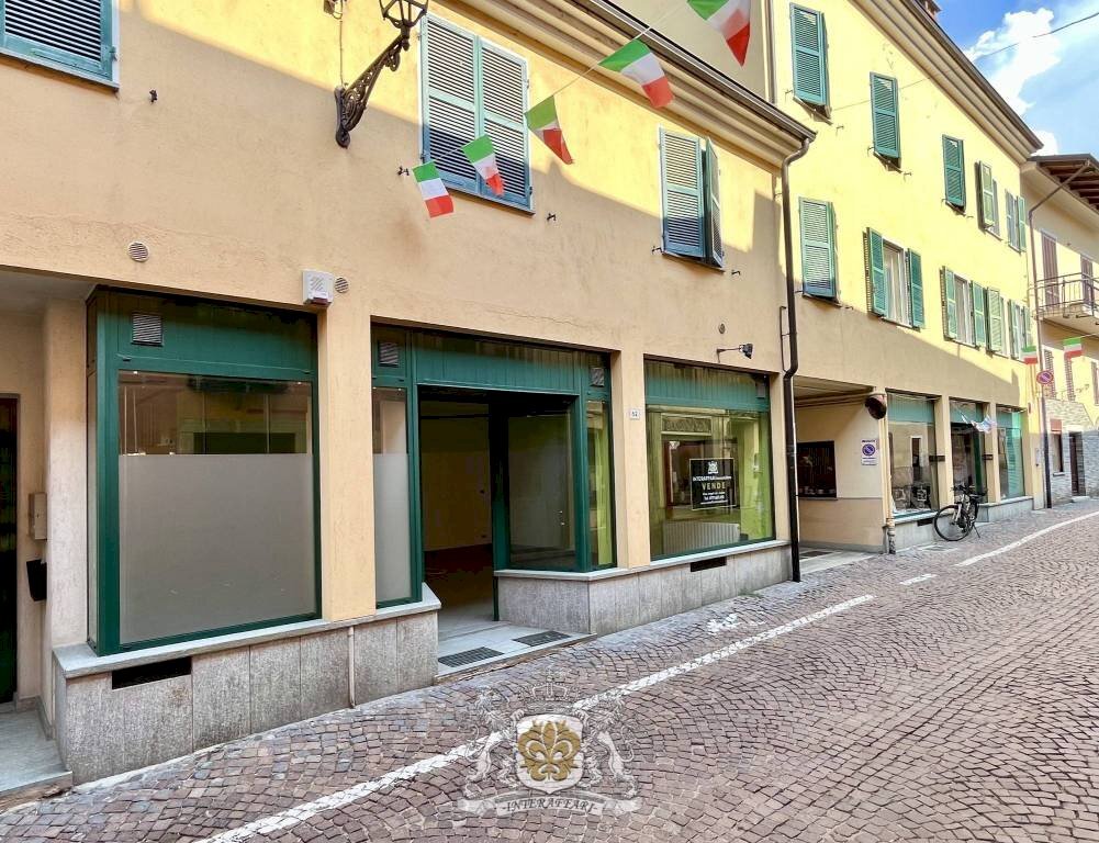 Facciata - Negozio via Tommaso Vallauri, 52, Chiusa di Pesio - foto 1