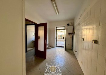 Corridoio - Negozio via Tommaso Vallauri, 52, Chiusa di Pesio - foto 11