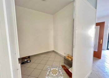 Stanza non arredata - Negozio via Tommaso Vallauri, 52, Chiusa di Pesio - foto 12