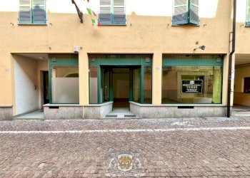 Facciata - Negozio via Tommaso Vallauri, 52, Chiusa di Pesio - foto 18