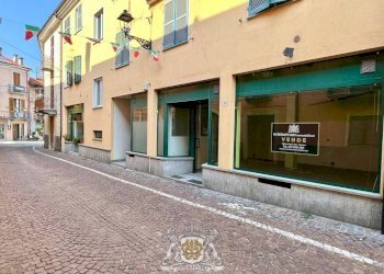 Facciata - Negozio via Tommaso Vallauri, 52, Chiusa di Pesio - foto 19