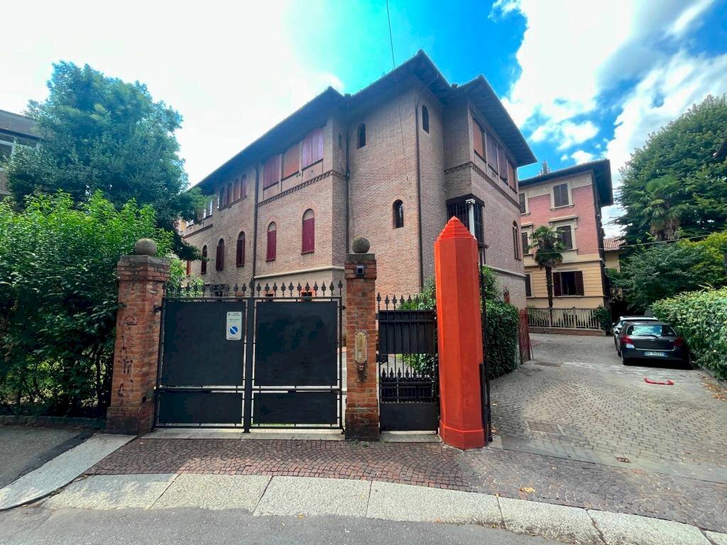 Facciata - Trilocale piazza Giosuè Carducci, Bologna (zona Centro Storico) - foto 1