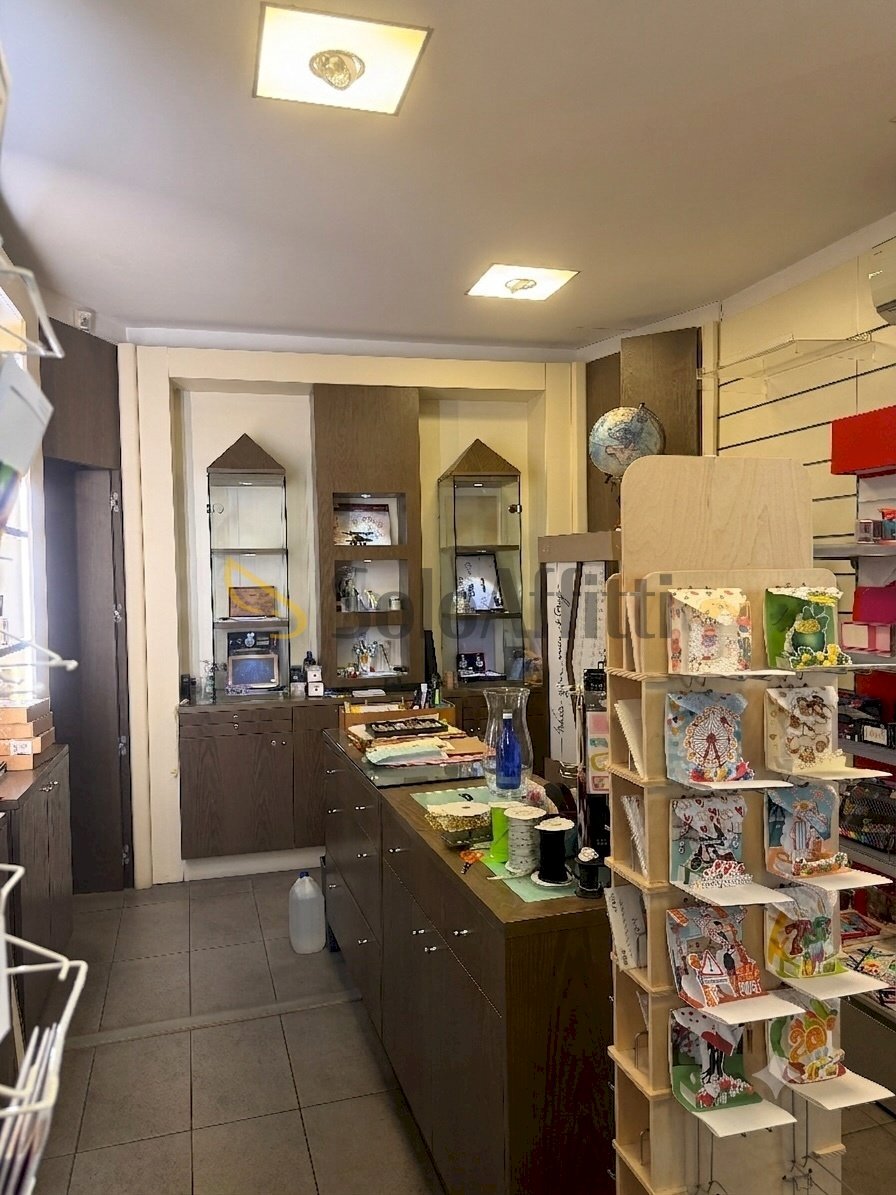 1786027450.jpg - Locale Commerciale Corso Italia SNC, Saronno - foto 1