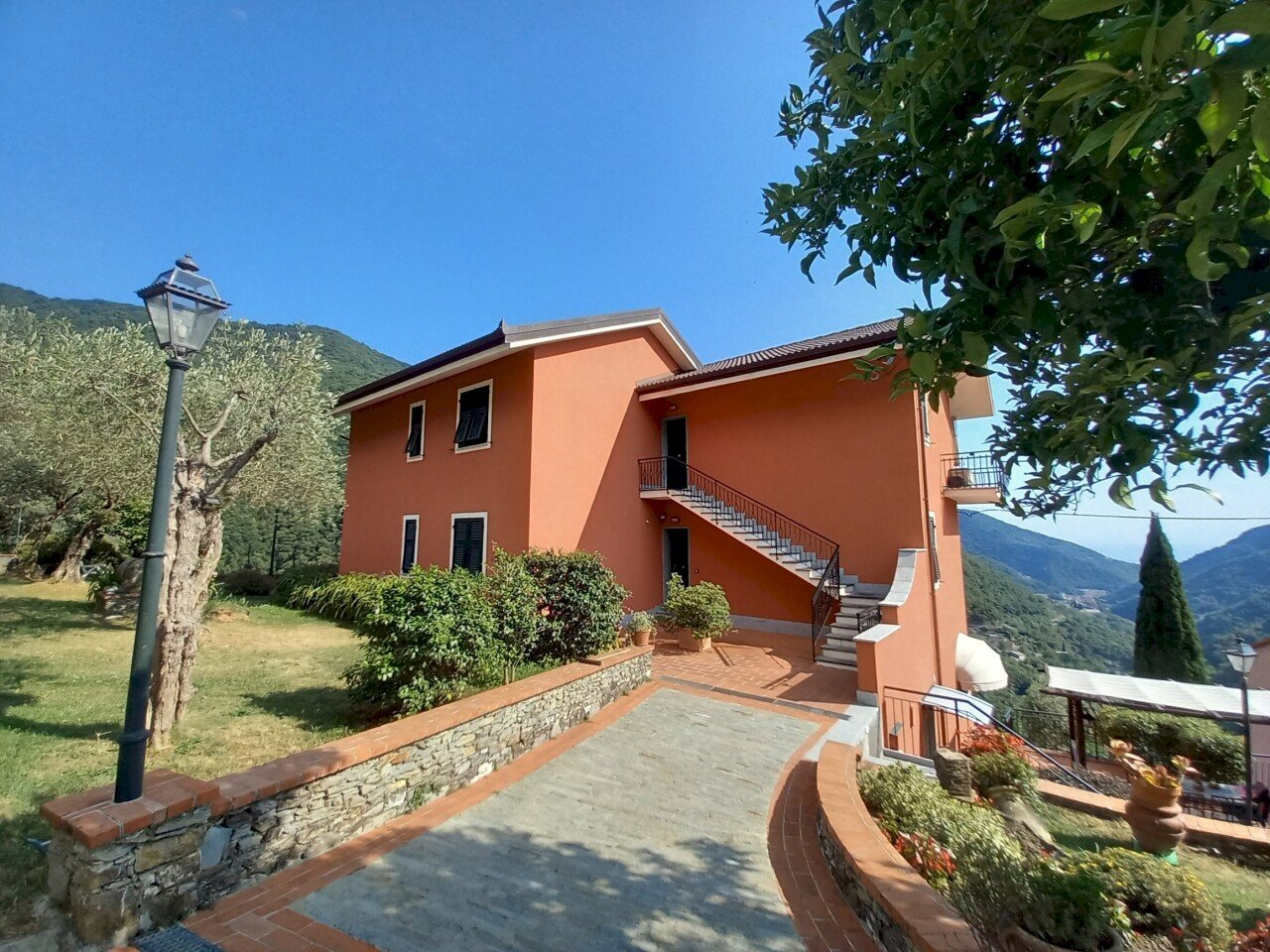 2 - Portion of a house Avegno - photo 3