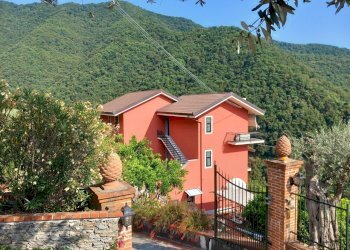 1 - Portion of a house Avegno - photo 2