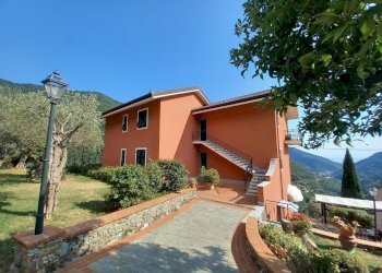 2 - Portion of a house Avegno - photo 3