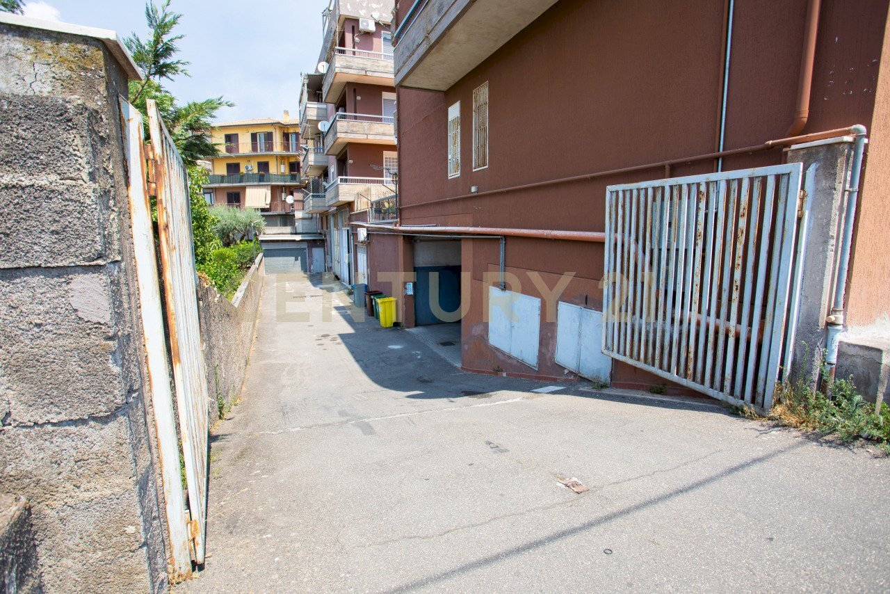 IMGL0715 - Laboratory Viale della Regione 5, Camporotondo Etneo - photo 3