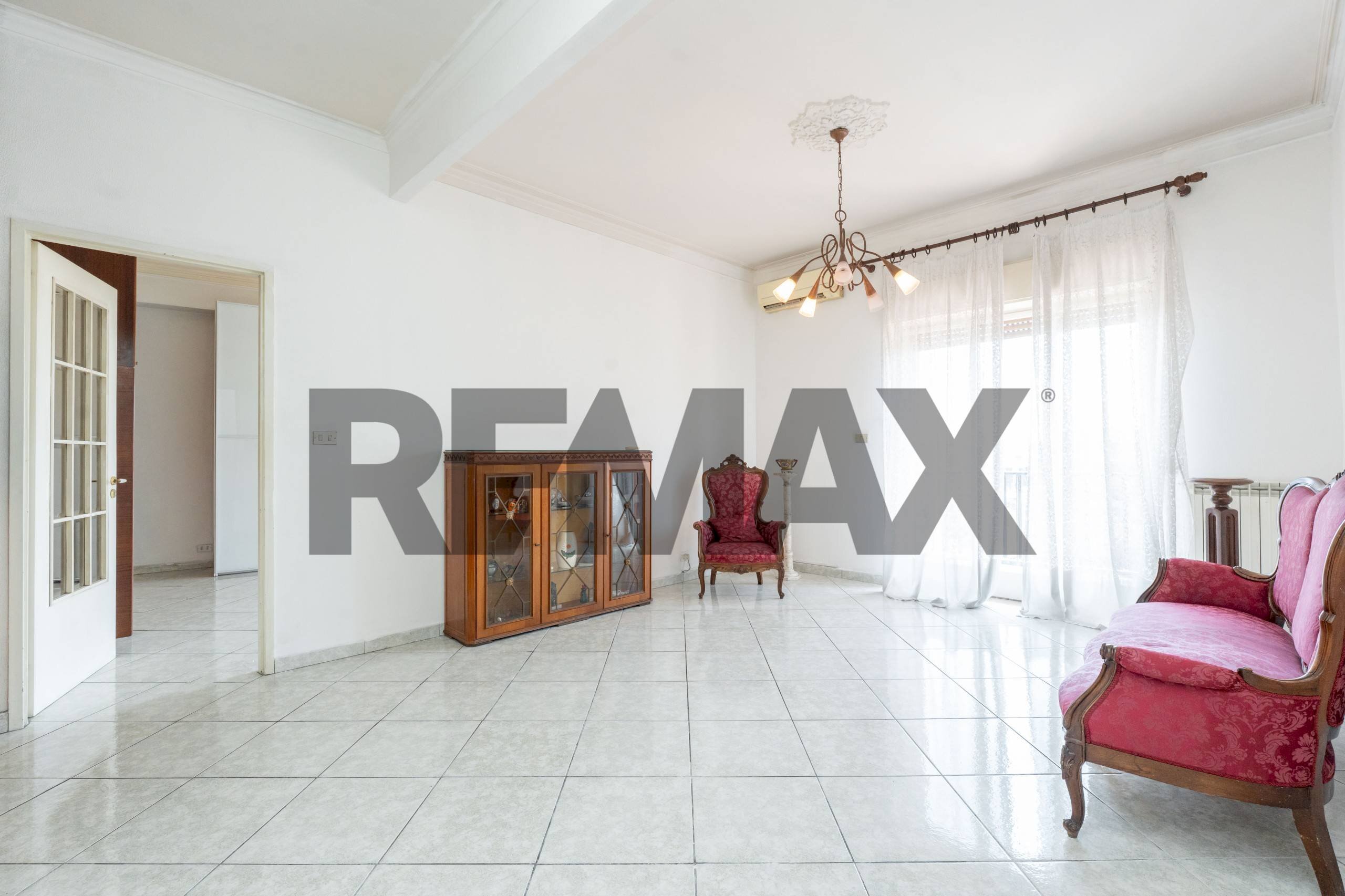 Soggiorno - Four-room apartment via Francesco lo Jacono
31, Sant'Agata Li Battiati - photo 2