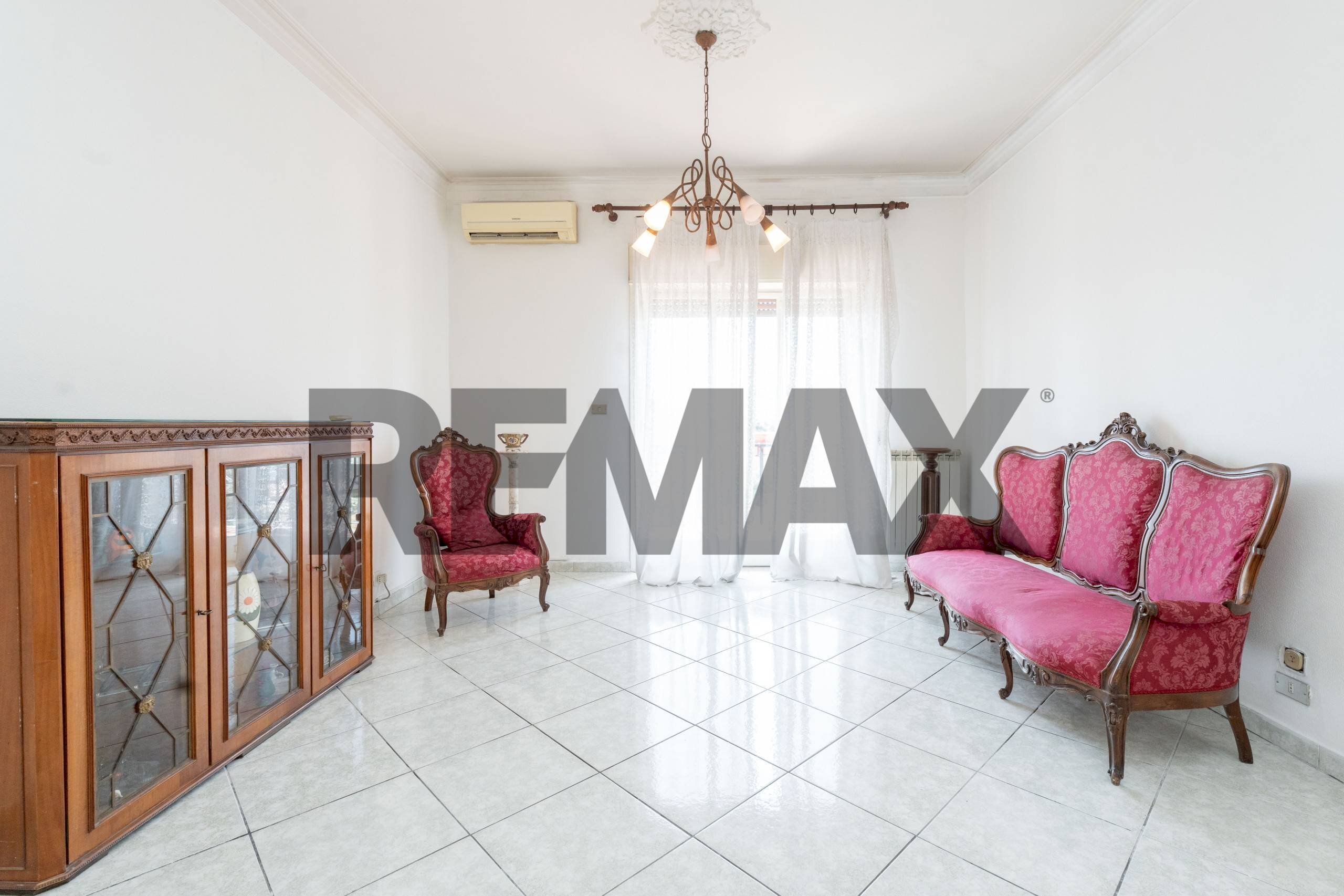 Soggiorno - Four-room apartment via Francesco lo Jacono
31, Sant'Agata Li Battiati - photo 3