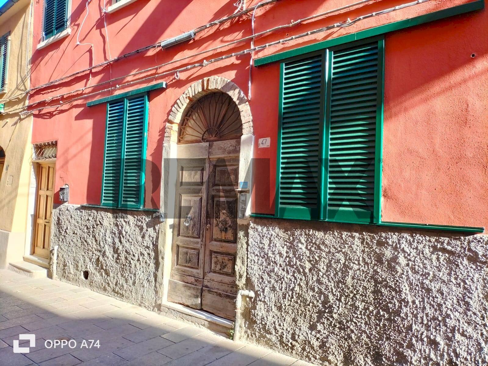 Edificio all\'aperto - Three-room apartment Via Giuseppe Garibaldi
 
47, Piombino - photo 1