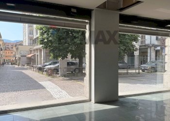 Edificio all\'aperto - Locale Commerciale Via Caffi
26, Belluno - foto 2