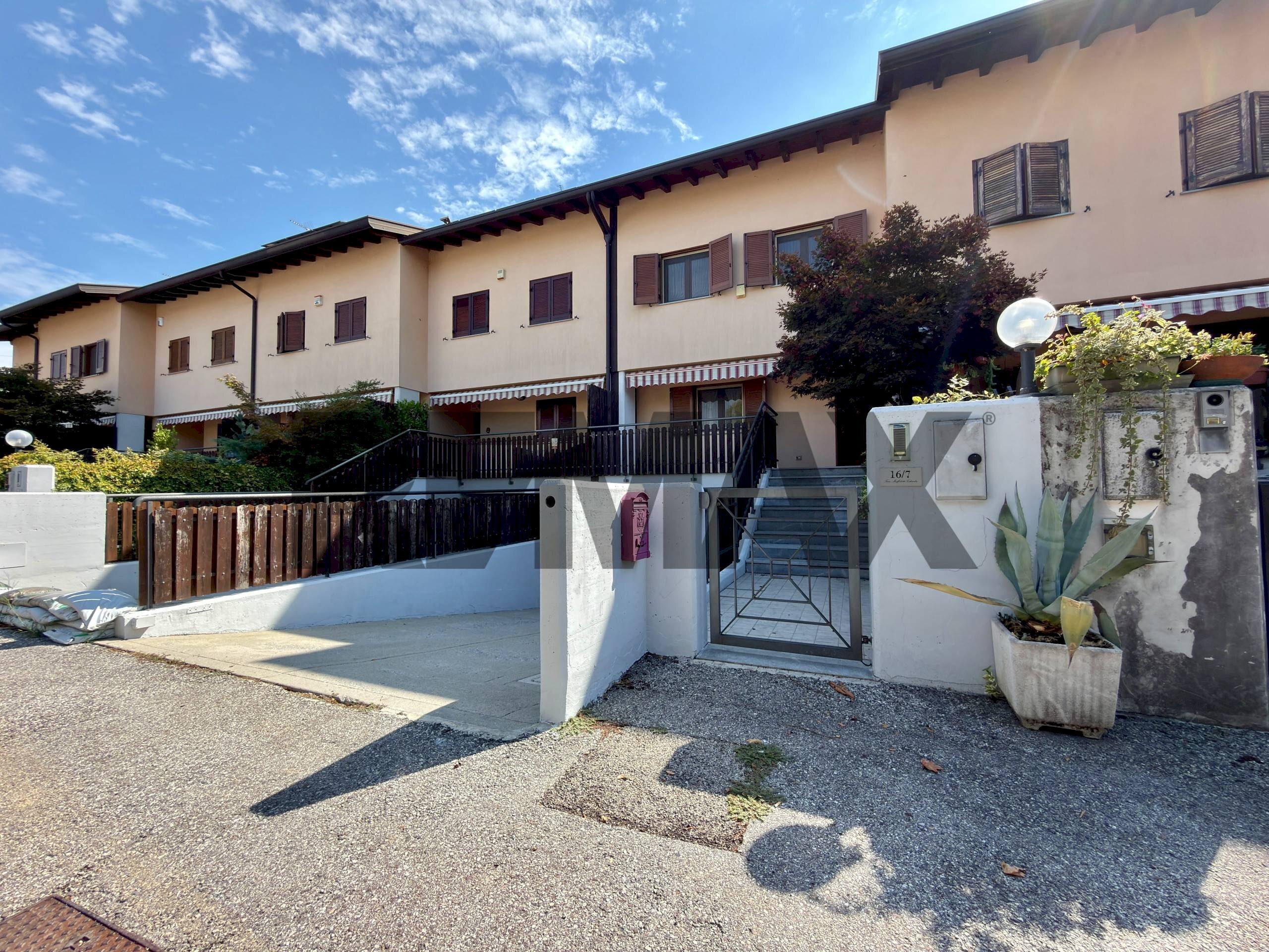 Casa all\'aperto - Villa a Schiera via Primulacco
 
16, Reana del Rojale - foto 1