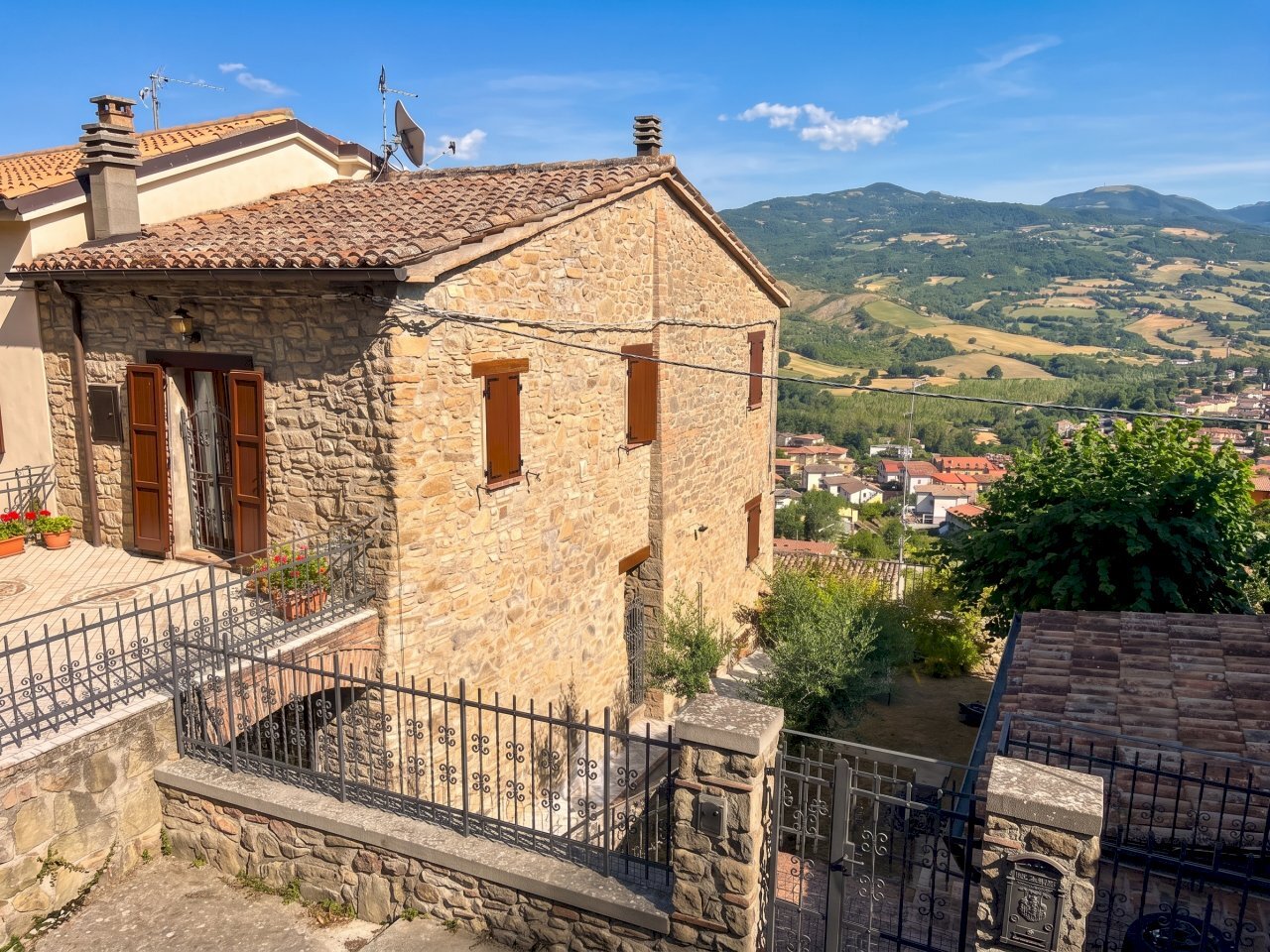 Gemini_Generated_Image_1z2p251z2p251z2p - Townhouse Via Garibaldi 2, Talamello - photo 2