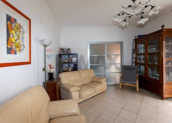 Soggiorno - Apartment Via XXV Aprile
 
13, Monte Roberto - photo 6