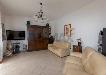 Soggiorno - Apartment Via XXV Aprile
 
13, Monte Roberto - photo 8