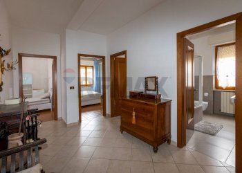 Hall / corridoio - Apartment Via XXV Aprile
 
13, Monte Roberto - photo 25