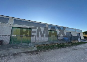 Edificio all\'aperto - Capannone Località Mandrione
snc, Vieste - foto 1
