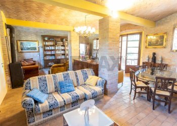 Sala da pranzo - Quadrilocale Via Trieste
 
58, Fidenza - foto 12