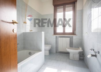 Bagno - Quadrilocale Strada Eja
 
52, Parma - foto 14