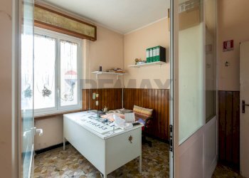 Camera / camera da letto - Commercial Premises Viale Marconi
30, Salsomaggiore Terme - photo 9
