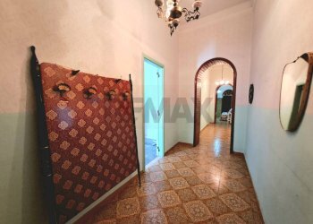 Hall / corridoio - Casa indipendente Via Cesare Battisti
 
40, Cellino San Marco - foto 5