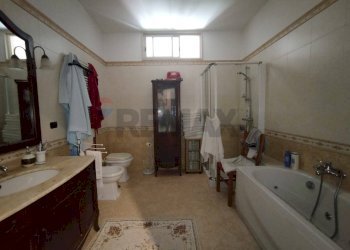 Bagno - Three-room apartment Via Giosuè Carducci
 
47, Brindisi - photo 9