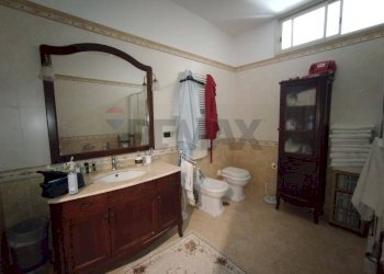 Bagno - Three-room apartment Via Giosuè Carducci
 
47, Brindisi - photo 10