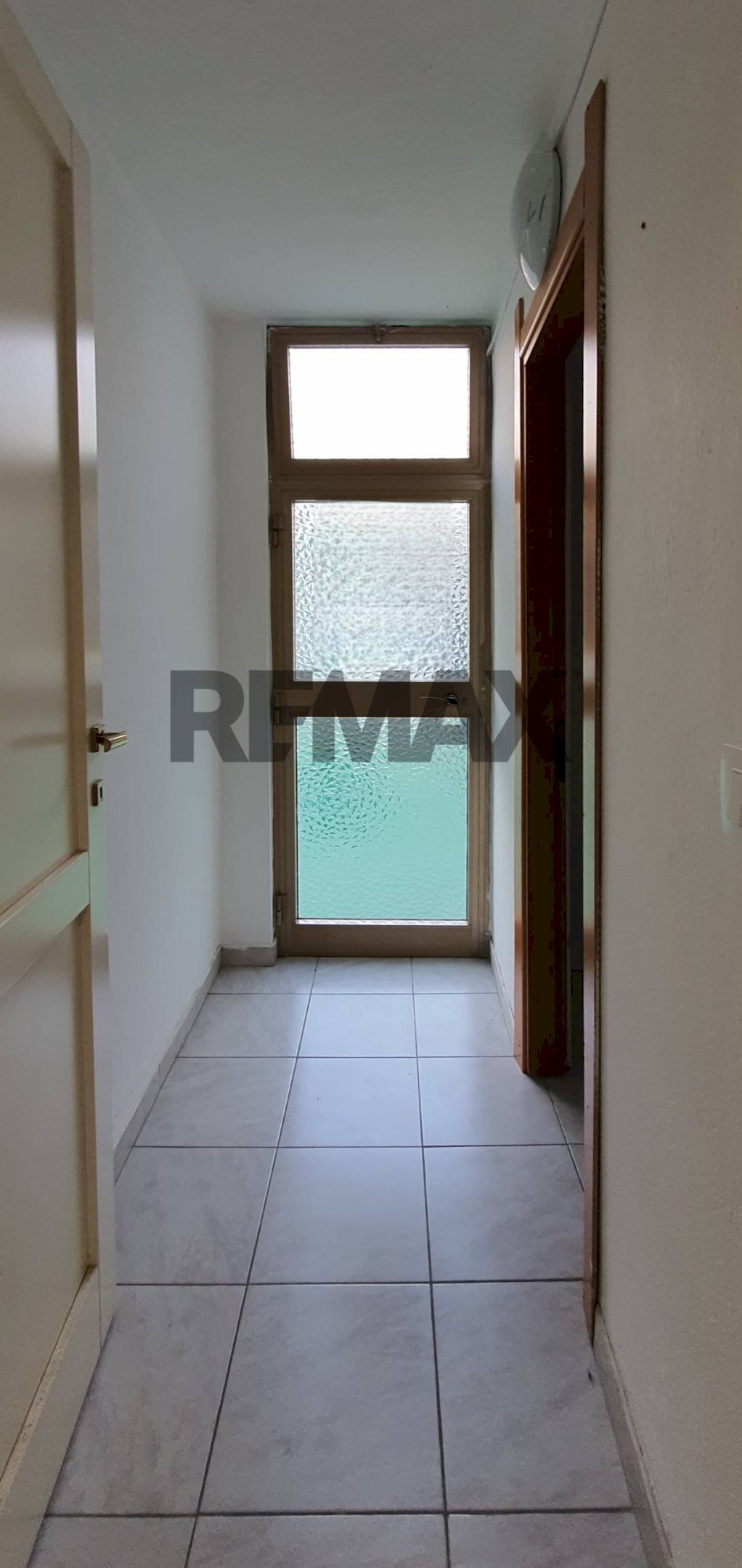 Hall / corridoio - Commercial Premises Via Benedetto Croce
26, Quartu Sant'Elena - photo 2