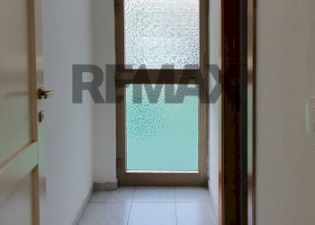 Hall / corridoio - Commercial Premises Via Benedetto Croce
26, Quartu Sant'Elena - photo 2
